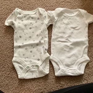 Onesies ! Bundle 5/$20!